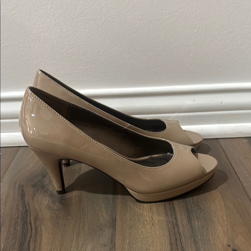 Tan Peep-Toe Bandolino Heels size 6.5!
